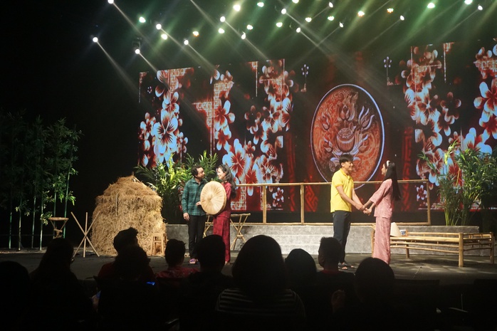 Gen Z đến rạp: Khi sân khấu tìm lại nhịp thở của thời đại - Ảnh 8.