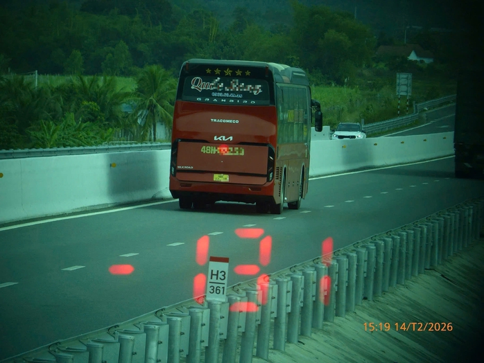 250 Xe kh&aacute;ch vi phạm tốc độ tr&ecirc;n cao tốc TPHCM - V&acirc;n Phong Trong 3 ng&agrave;y - Ảnh 1.