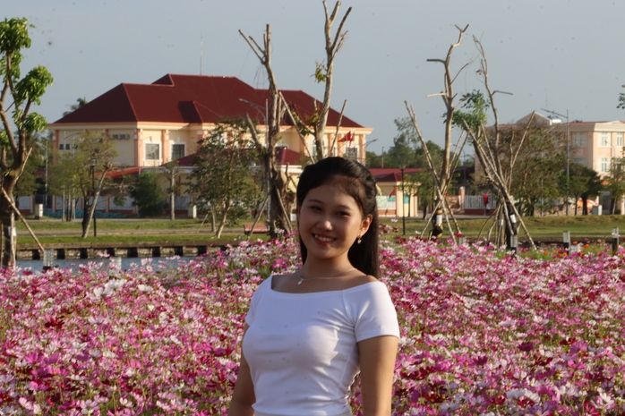 VIDEO: C&aacute;nh đồng hoa sao nh&aacute;i tuyệt đẹp ở C&agrave; Mau - Ảnh 6.