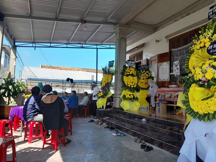 Trang trí Tết ở Quảng Trị: Một người tử vong do tai nạn thương tâm - Ảnh 1. Trang trí Tết ở Quảng Trị: Một người tử vong do tai nạn thương tâm - Ảnh 1.