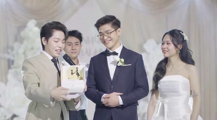 Hoàng tử Valentine Đức Phúc "tái xuất" - Ảnh 1.