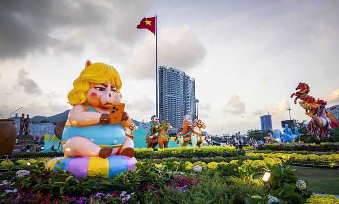 Đổ x&ocirc; check-in linh vật ngựa &ldquo;mặt cộc&rdquo; g&acirc;y b&atilde;o mạng x&atilde; hội ở phố biển Quy Nhơn - Ảnh 25.