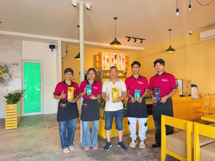 Napoly Coffee khai trương quán cà phê nhượng quyền đầu tiên tại Campuchia - Ảnh 1. Napoly Coffee khai trương quán cà phê nhượng quyền đầu tiên tại Campuchia - Ảnh 1.