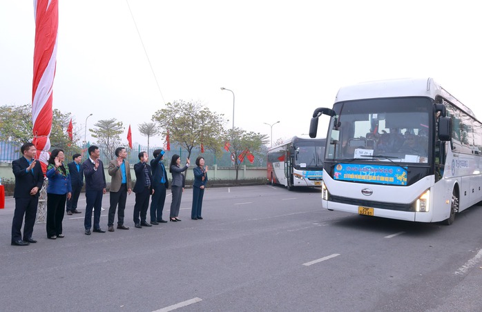 26 chuyến xe C&ocirc;ng đo&agrave;n đưa 1.200 c&ocirc;ng nh&acirc;n lao động về qu&ecirc; đ&oacute;n Tết miễn ph&iacute; - Ảnh 4.
