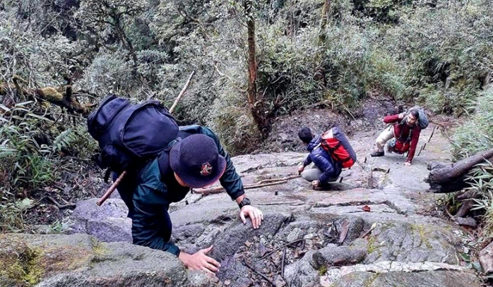 Hố Trời &ndash; tuyệt cảnh nguy&ecirc;n sơ giữa T&acirc;y Sơn Thượng đạo - Ảnh 1.