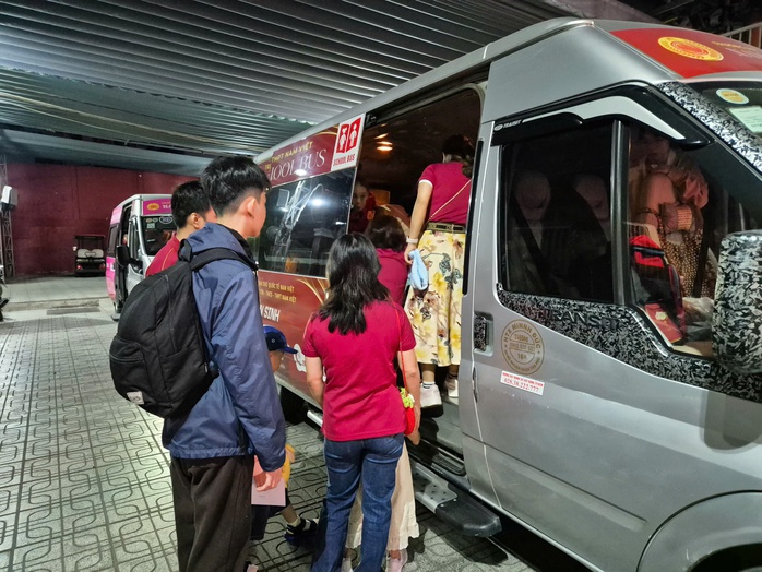 Niềm vui tr&ecirc;n những chuyến xe m&ugrave;a Xu&acirc;n 0 đồng hướng về qu&ecirc; hương - Ảnh 5.