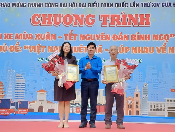 Niềm vui tr&ecirc;n những chuyến xe m&ugrave;a Xu&acirc;n 0 đồng hướng về qu&ecirc; hương - Ảnh 1.
