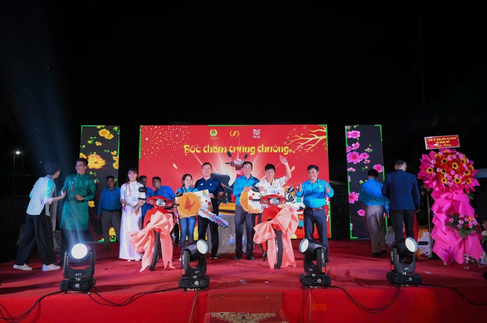 Nhiều hoạt động vui Tết &yacute; nghĩa cho người lao động - Ảnh 4.