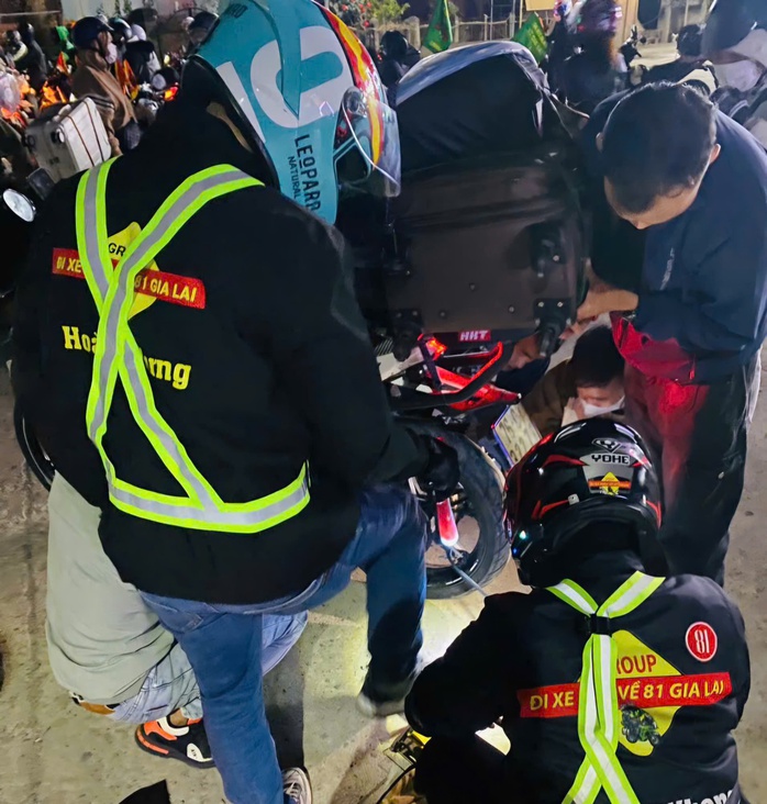 Gi&uacute;p nhau về qu&ecirc; bằng xe m&aacute;y an to&agrave;n dịp Tết - Ảnh 3.