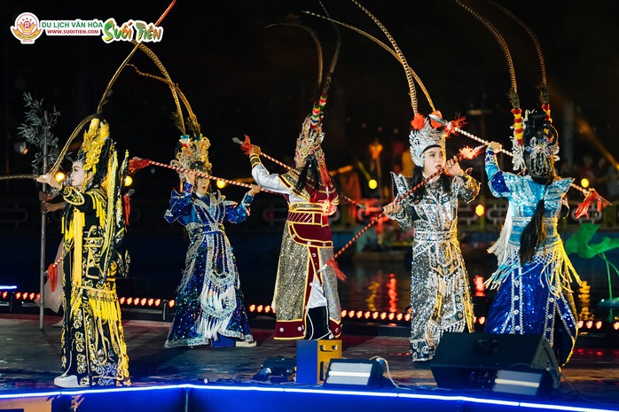 KDL Suối Ti&ecirc;n rực rỡ với show diễn "Sơn Tinh &ndash; Thủy Tinh v&agrave; 14 vị anh h&ugrave;ng d&acirc;n tộc" - Ảnh 4.