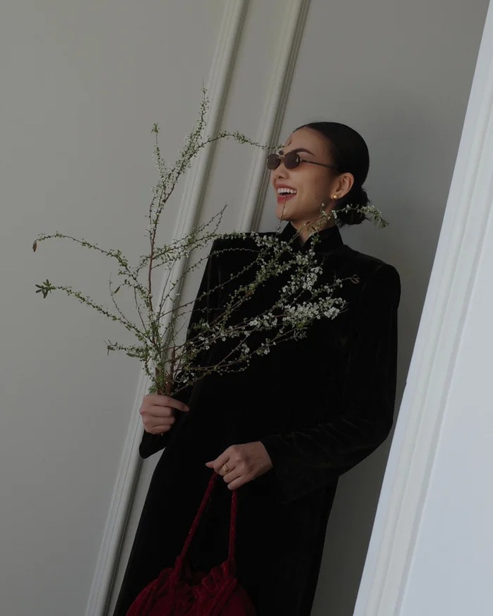 "Mốt" áo dài du xuân năm Ngựa - Ảnh 2.