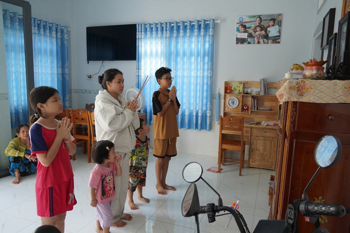 Tết của 5 chị em mồ côi ở Đồng Tháp - Ảnh 11.