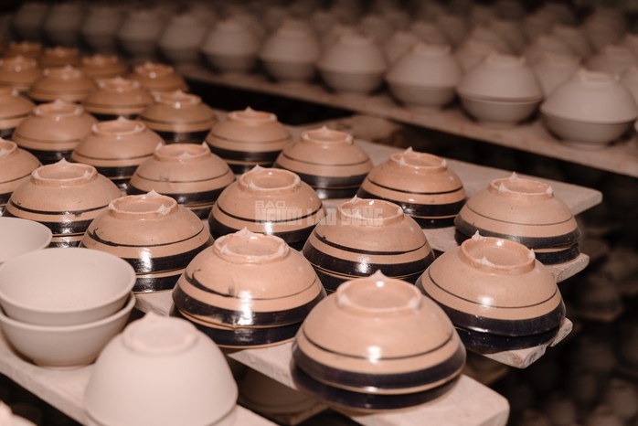 VIDEO: Những người &ldquo;giữ lửa&rdquo; cuối c&ugrave;ng ở l&ograve; ch&eacute;n T&acirc;n Phước Kh&aacute;nh - Ảnh 3.