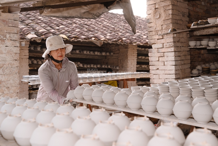 VIDEO: Những người &ldquo;giữ lửa&rdquo; cuối c&ugrave;ng ở l&ograve; ch&eacute;n T&acirc;n Phước Kh&aacute;nh - Ảnh 14.