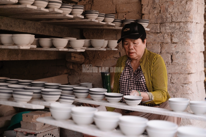 VIDEO: Những người &ldquo;giữ lửa&rdquo; cuối c&ugrave;ng ở l&ograve; ch&eacute;n T&acirc;n Phước Kh&aacute;nh - Ảnh 17.