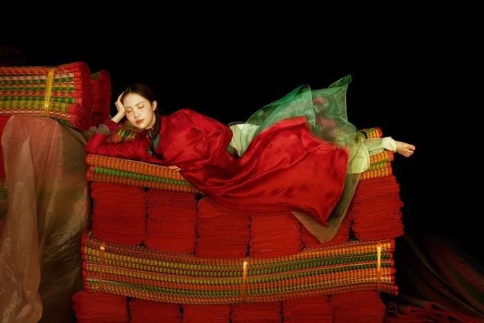 "Mốt" áo dài du xuân năm Ngựa - Ảnh 8.