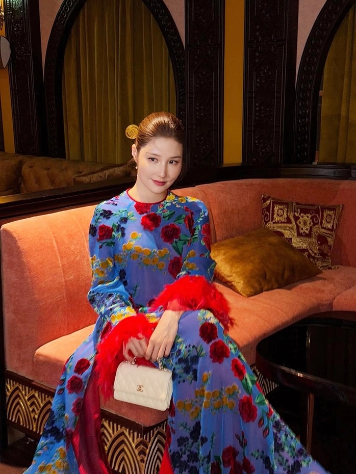 "Mốt" áo dài du xuân năm Ngựa - Ảnh 14.