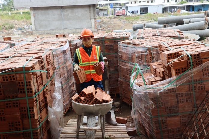 VIDEO: Công nhân làm việc xuyên Tết trên công trình hơn 3.300 tỉ - Ảnh 2.