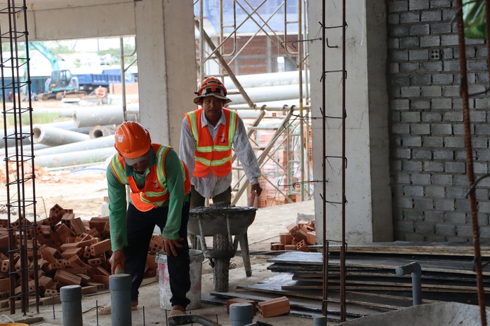 VIDEO: Công nhân làm việc xuyên Tết trên công trình hơn 3.300 tỉ - Ảnh 3.