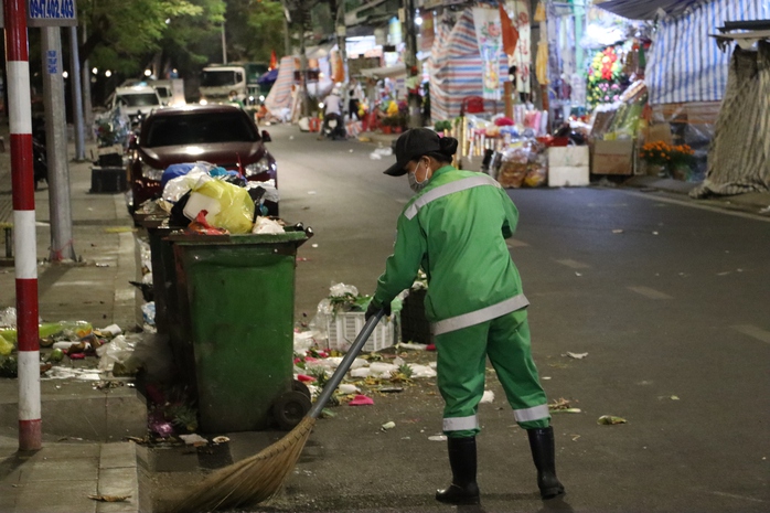 VIDEO: Tết của những c&ocirc;ng nh&acirc;n vệ sinh m&ocirc;i trường - Ảnh 7.