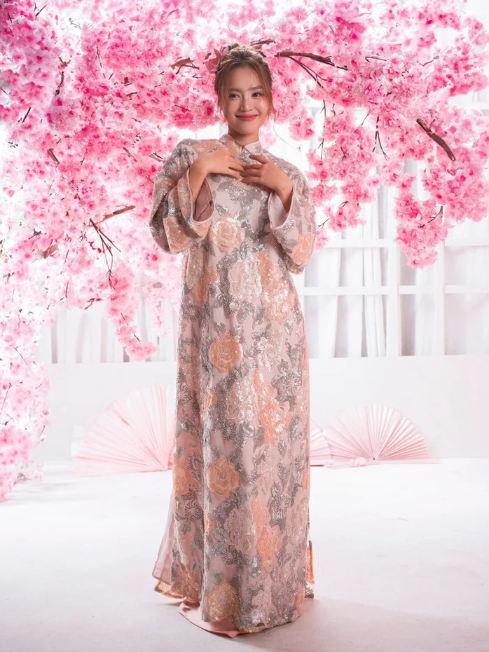 "Mốt" áo dài du xuân năm Ngựa - Ảnh 4.