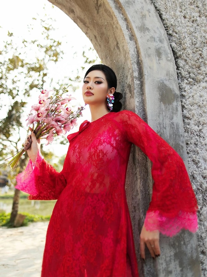 "Mốt" áo dài du xuân năm Ngựa - Ảnh 8. "Mốt" áo dài du xuân năm Ngựa - Ảnh 7.