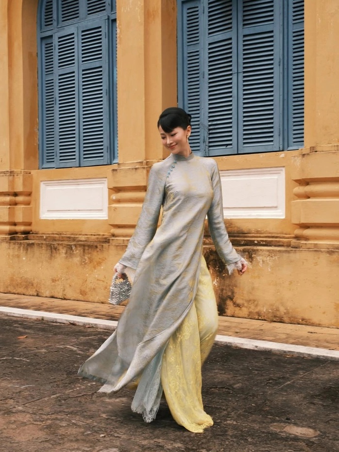 "Mốt" áo dài du xuân năm Ngựa - Ảnh 10.