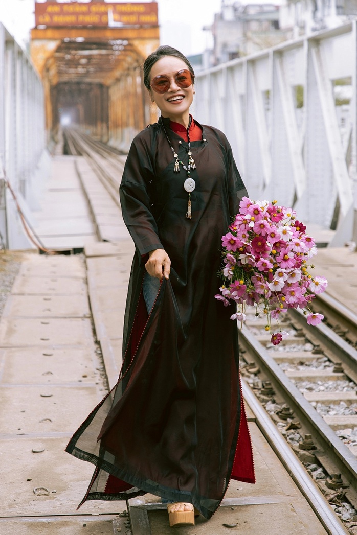 "Mốt" áo dài du xuân năm Ngựa - Ảnh 13.