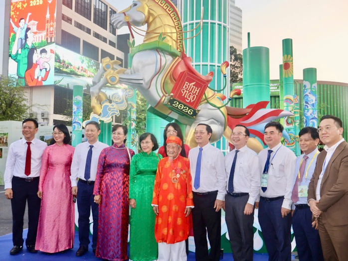 TP HCM khai mạc Đường s&aacute;ch Tết với quy m&ocirc; chưa từng c&oacute; - Ảnh 1.