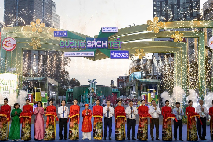 TP HCM khai mạc Đường s&aacute;ch Tết với quy m&ocirc; chưa từng c&oacute; - Ảnh 2.