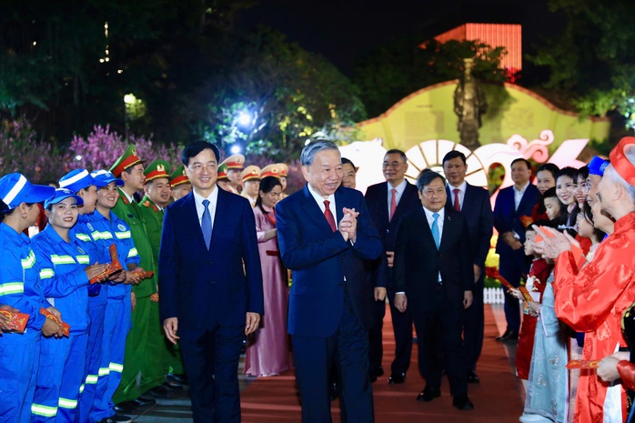 Tổng Bí thư Tô Lâm thăm, chúc Tết Đảng bộ, chính quyền và Nhân dân Hà Nội - Ảnh 2.