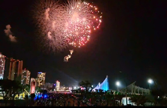 C&ocirc;ng việc thầm lặng của người lao động Vũng T&agrave;u xuy&ecirc;n Tết - Ảnh 1.