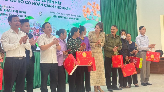 Hoa hậu Th&aacute;i Thị Hoa với h&agrave;nh động &yacute; nghĩa cuối năm   - Ảnh 3.