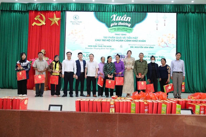 Hoa hậu Th&aacute;i Thị Hoa với h&agrave;nh động &yacute; nghĩa cuối năm   - Ảnh 2.