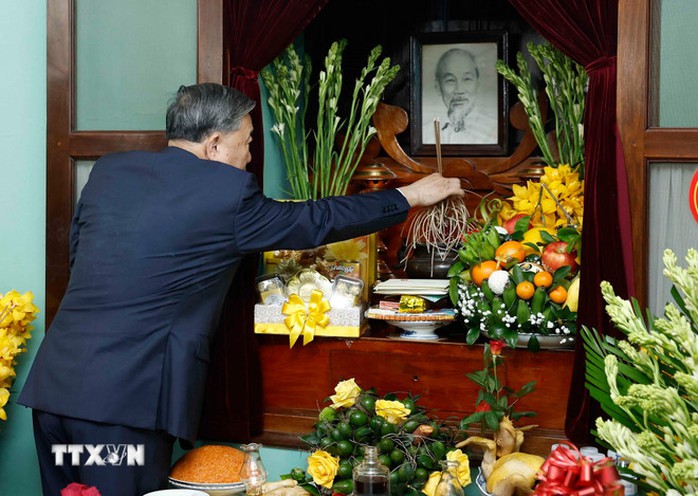 Tổng B&iacute; thư T&ocirc; L&acirc;m d&acirc;ng hương tại Khu Di t&iacute;ch Ho&agrave;ng th&agrave;nh Thăng Long v&agrave; Di t&iacute;ch nh&agrave; 67 - Ảnh 2.