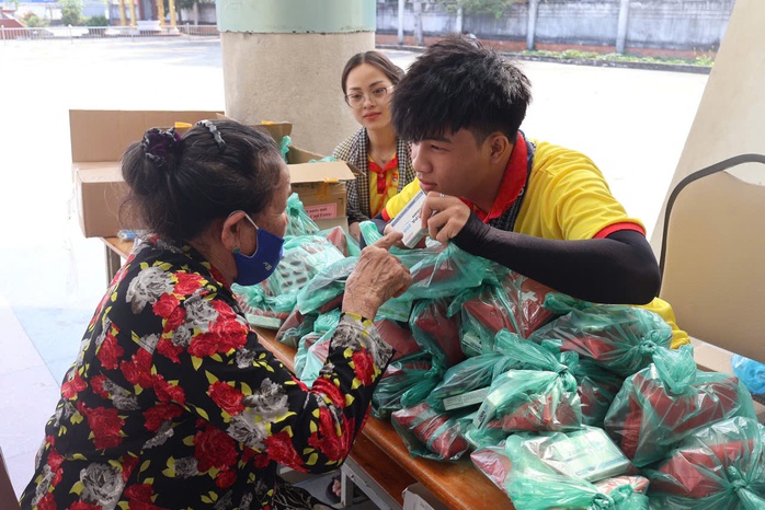 Xu&acirc;n T&igrave;nh Nguyện mang hơi ấm mọi miền - Ảnh 6.