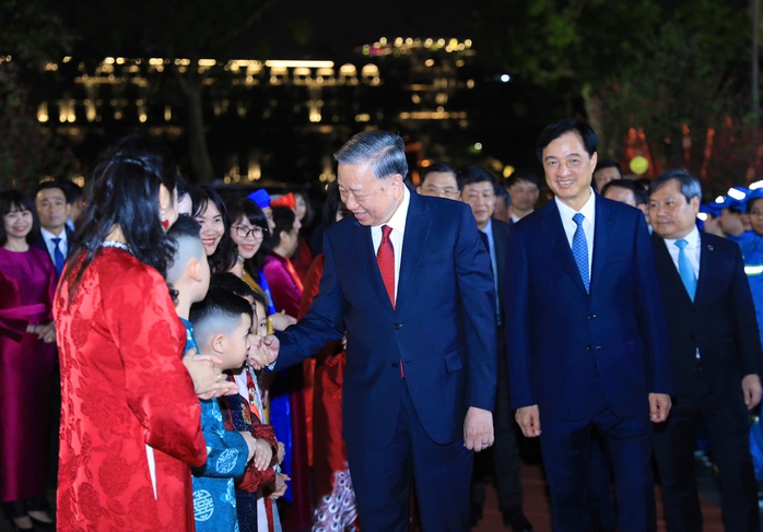 Tổng Bí thư Tô Lâm thăm, chúc Tết Đảng bộ, chính quyền và Nhân dân Hà Nội - Ảnh 3.