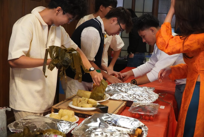 Người Việt ở Mỹ đ&oacute;n tết Nguy&ecirc;n đ&aacute;n ở Mỹ - Ảnh 6.