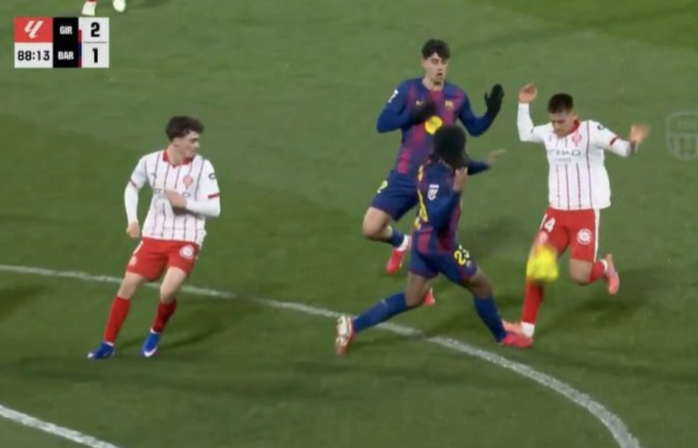 Gục ng&atilde; cay đắng ở derby Catalunya, Barcelona &ocirc;m hận với cuộc đua La Liga - Ảnh 6.