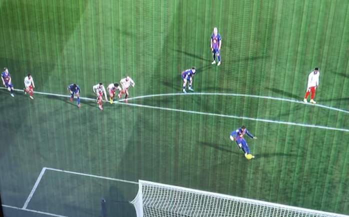 Gục ng&atilde; cay đắng ở derby Catalunya, Barcelona &ocirc;m hận với cuộc đua La Liga - Ảnh 2.