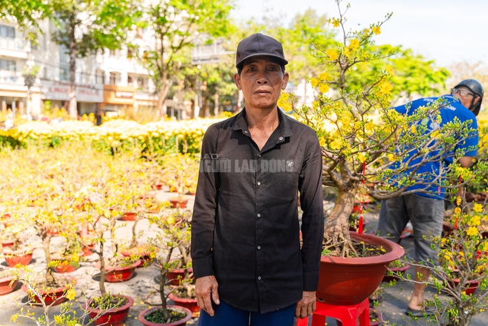 VIDEO: Xả hoa Tết gi&aacute; 100.000 đồng vắng kh&aacute;ch v&agrave;o trưa 29 Tết tại TPHCM - Ảnh 10.