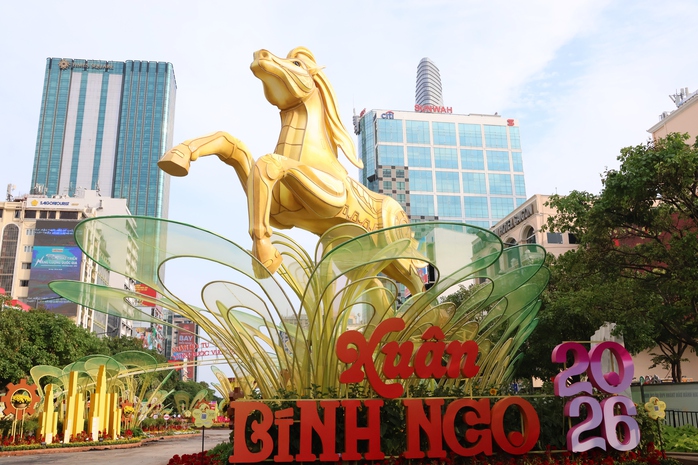 Kh&ocirc;ng kh&iacute; giao thừa rộn r&agrave;ng khắp cả nước - Ảnh 1.