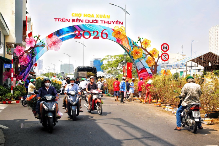 Chợ hoa Tết TPHCM: Kh&ocirc;ng gian văn h&oacute;a xu&acirc;n - Ảnh 1.