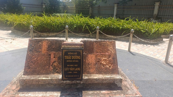 CLIP: Cận cảnh đồng hồ đ&aacute; hơn 100 năm tuổi ở C&agrave; Mau - Ảnh 2.