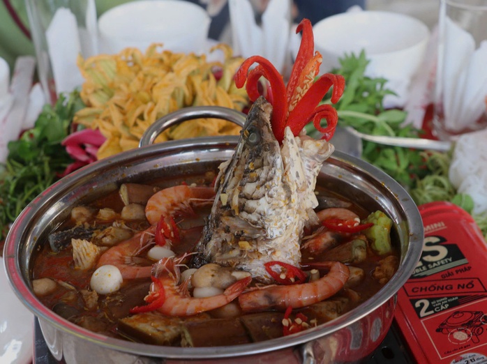 VIDEO: Đặt hầm bắt c&aacute; l&oacute;c "chạy mặn" ăn Tết - Ảnh 8.