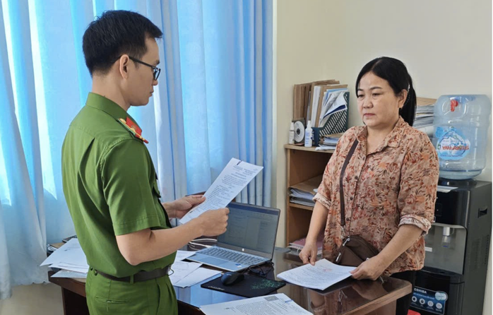 Chủ doanh nghiệp thu gom rác Vĩnh Long bị khởi tố vì trốn thuế nghiêm trọng - Ảnh 1. Chủ doanh nghiệp thu gom rác Vĩnh Long bị khởi tố vì trốn thuế nghiêm trọng - Ảnh 1.