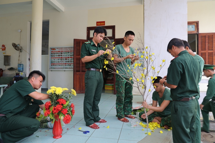 Xu&acirc;n về tr&ecirc;n x&atilde; đảo Thạnh An: Niềm vui của chiến sĩ bi&ecirc;n ph&ograve;ng 2026 - Ảnh 1.