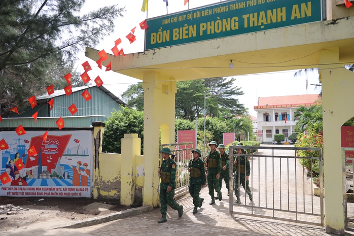 Xu&acirc;n về tr&ecirc;n x&atilde; đảo Thạnh An: Niềm vui của chiến sĩ bi&ecirc;n ph&ograve;ng 2026 - Ảnh 7.