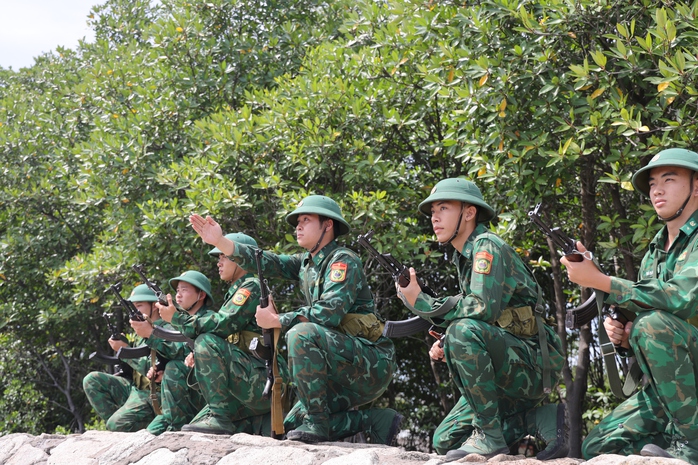 Xu&acirc;n về tr&ecirc;n x&atilde; đảo Thạnh An: Niềm vui của chiến sĩ bi&ecirc;n ph&ograve;ng 2026 - Ảnh 3.