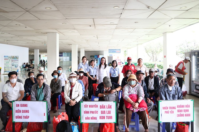 Những chuyến xe ấm &aacute;p - Ảnh 2.